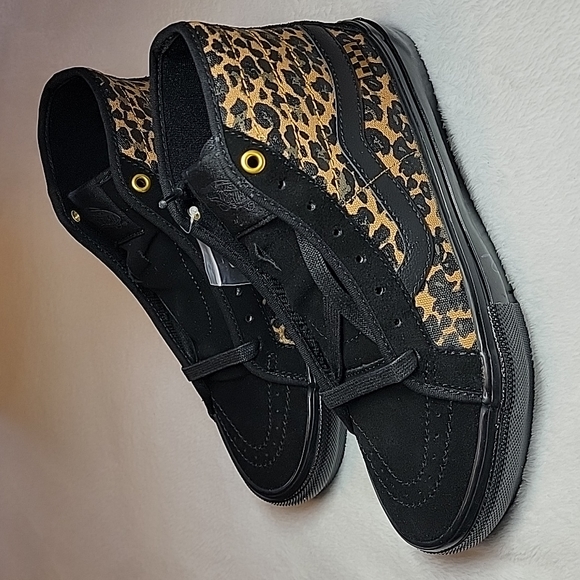 Vans Shoes - ✨️BRAND NEW✨️ Vans SKATE SK8-HI DECON (CHER STRAUBERRY)